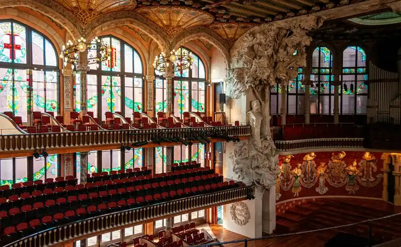 Skulpturen Musen Palau de la musica Barcelona